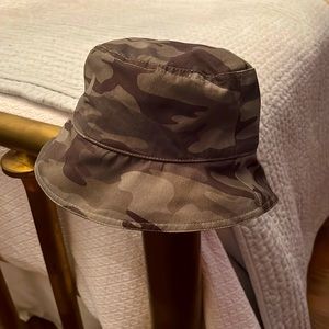 Camo bucket hat